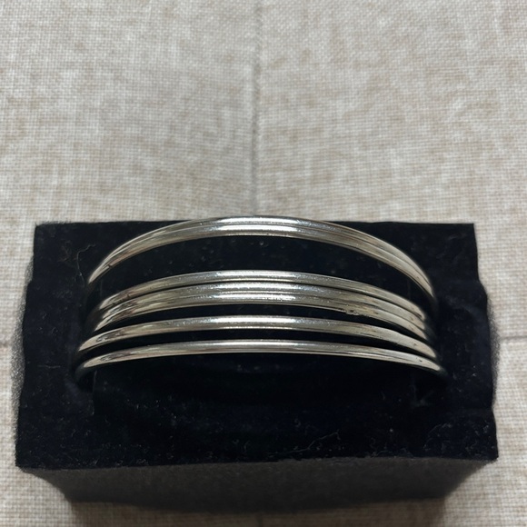 Elegant Silver Bangle Bracelet Set - Picture 6 of 6